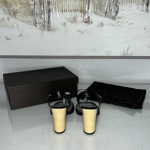 Gucci Black and Cream Sandals - Picture 6 of 9
